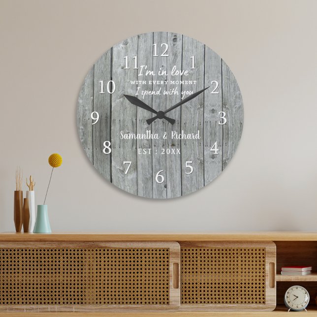 Reloj Redondo Grande Aniversario del Boda de la cita de la madera gris  (Rustic Gray Wood Love Quote Wedding Anniversary Large Clock)