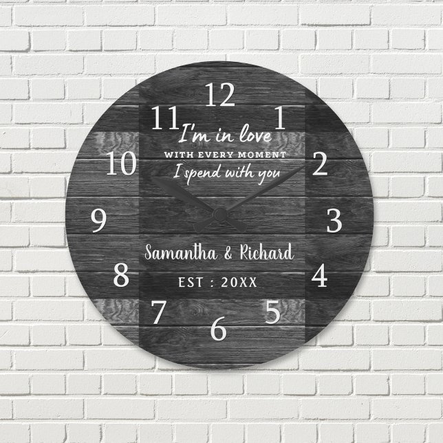 Reloj Redondo Grande Aniversario del Boda de la cita de la madera negra (Rustic Black Wood Love Quote Wedding Anniversary Large Clock)