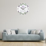 Reloj Redondo Grande Aniversario del boda de las flores violetas de Lav<br><div class="desc">Fondo blanco,  texto violeta,  verde y negro. Decorada con flores de lavanda y vegetación de eucalipto. Personalice y agregue sus nombres y la fecha de boda o de aniversario. Cifras de reloj bajo los florales.</div>