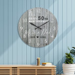 Reloj Redondo Grande Aniversario del Boda de Oro de la Madera Gris Rúst<br><div class="desc">Reloj del 50 aniversario de Boda dorado con un aspecto rústico.</div>