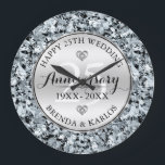 Reloj Redondo Grande Aniversario del Boda Plata de los diamantes blanco<br><div class="desc">Imagen de fondo de diamantes blancos con un círculo metálico plateado,  plantilla de aniversario 25 bodas.</div>