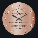 Reloj Redondo Grande Aniversario del cobre Feliz sétimo Aniversario del<br><div class="desc">Sétimo reloj de aniversario boda con aspecto de cobre tradicional deseando a la pareja feliz 7 años de unión. El cobre es el regalo tradicional que se da por sétimo aniversario de bodas.</div>
