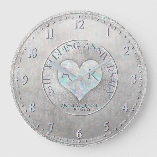 Reloj Redondo Grande Aniversario del Monograma de Pearl Silver Heart (Anverso)