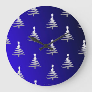 Reloj Redondo Grande Árboles de Navidad Plateados sobre Azul Cobalto