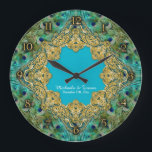 Reloj Redondo Grande Art Deco Peacock Gold Glitter Old Hollywood Gatsby<br><div class="desc">Teal Aqua Blue Version. PERSONALIZED home decor wedding clock with bride and groom's names and wedding date for a very special gift that will be treasured for a lifetime! This is a mix of vintage artwork and an original photograph of peacock feathers graphically designed by Audrey Jeanne Roberts and it...</div>