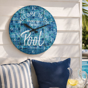 Reloj Redondo Grande Azulejo Azul Personalizado Bienvenido a la Piscina