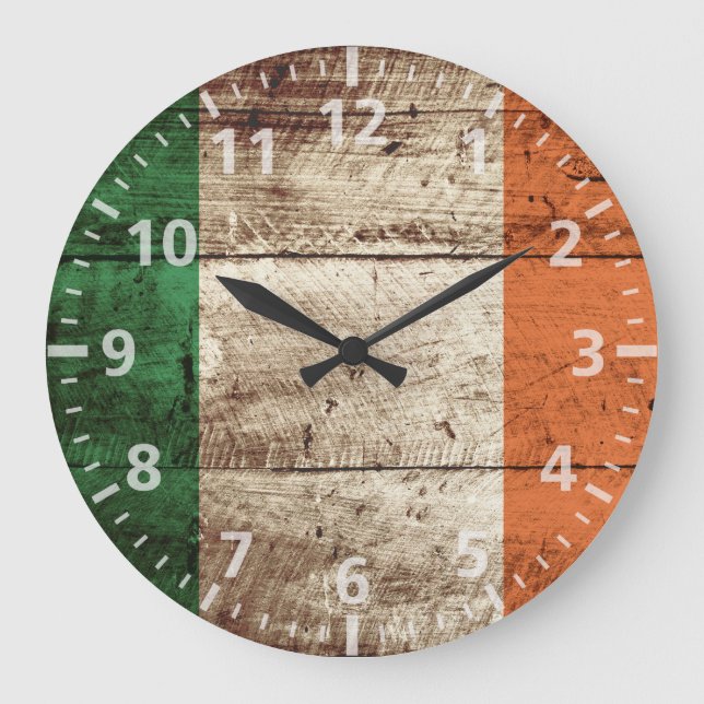 Reloj Redondo Grande Bandera de Irlanda en grano de madera viejo (Anverso)