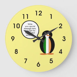 Reloj Redondo Grande Banderín Irlandés Hablador Sra. Pingüino Personali