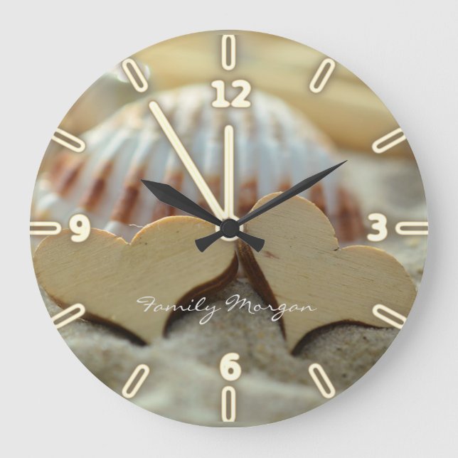 Reloj Redondo Grande Beach, Sand, Seashell, Wood Hearts Personalized (Anverso)