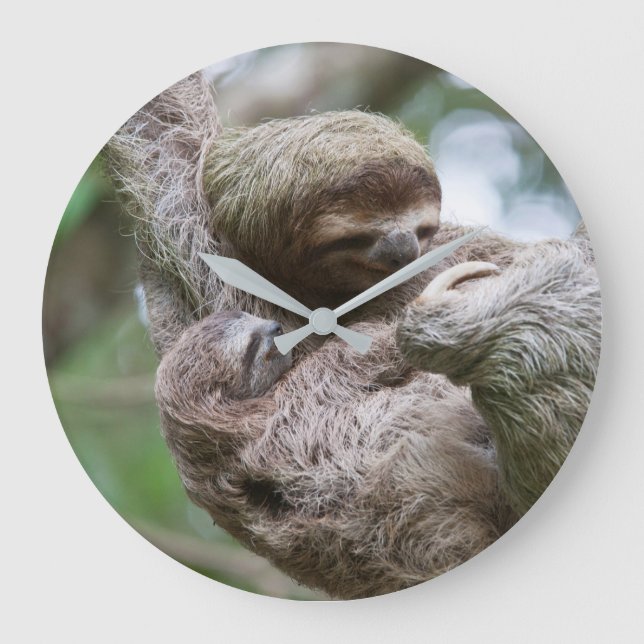 Reloj Redondo Grande Bebé espumoso con madre colgando de un árbol (Anverso)