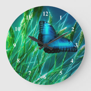 Reloj Redondo Grande Blue Morpho Butterfly on Green Grass