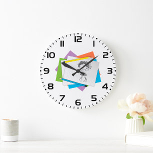 Reloj Redondo Grande Boceto de niña juguetona con lápices de colores