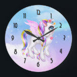 Reloj Redondo Grande Bonita unicornio con barro arco iris y cola<br><div class="desc">Un reloj con la imagen de un unicornio con grandes ojos azules,  alas rosadas y una forma y cola arcoiris. Kawaii lindo.</div>