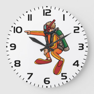 Reloj Redondo Grande Buzo en Traje de Neopreno Naranja Señalando