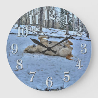 Reloj Redondo Grande Caballo blanco rodando en nieve de invierno
