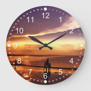 Reloj Redondo Grande Caminando por la playa al atardecer