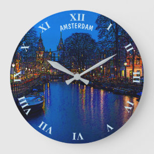 Reloj Redondo Grande Canal romántico de Amsterdam en la noche con los