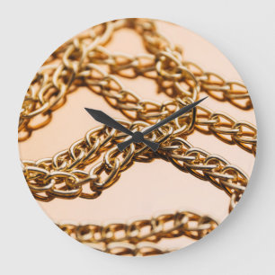 Reloj Redondo Grande Cañones doradas, lujo reflexante en la superficie.