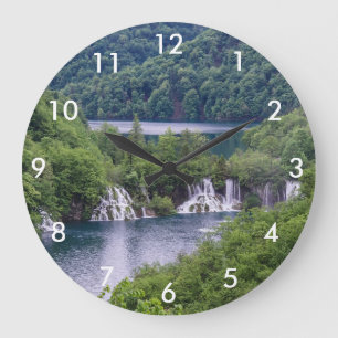 Reloj Redondo Grande Cascada de cascada con bosque verde en Croacia