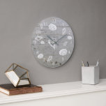 Reloj Redondo Grande Cáscaras modernas del mar del océano del driftwood<br><div class="desc">Reloj moderno de la playa del océano del verano con el fondo y los seashells del driftwood.</div>