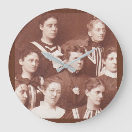 Reloj Redondo Grande circa 1905 women’s choir