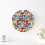 Reloj Redondo Grande Colorido libro de historietas nombre personalizado<br><div class="desc">Un colorido diseño de estilo de arte pop de historietas con tu nombre personalizado. Un lindo y divertido ilustracion con temas de historietas con colores brillantes y palabras de acción y dibujos de superhéroes. Un diseño ideal para todo aquel que ame los diseños de superhéroes, cómics, ilustraciones de estilo personalizado,...</div>