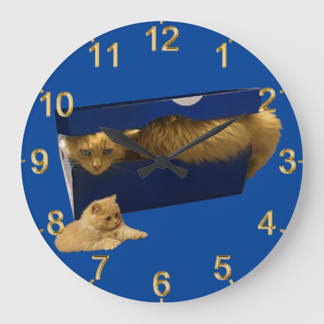 Reloj Redondo Grande "Cosy Hideaway: El gato jengibre en la caja de zap (Anverso)
