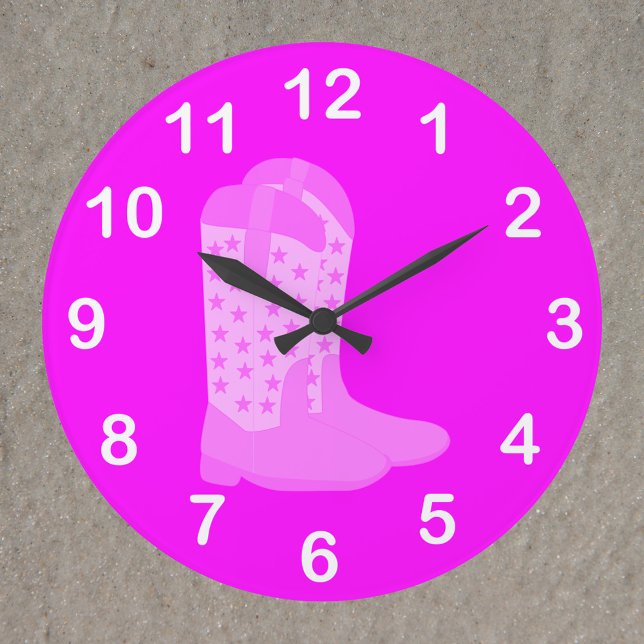 Reloj Redondo Grande Cowboy Boots Stars Números blancos rosados (A clock with a pair of pink cowboy boots with stars surrounded by white numbers.)