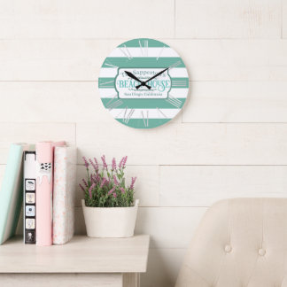 Reloj Redondo Grande Custom Name Beach House Verde azulado Strips