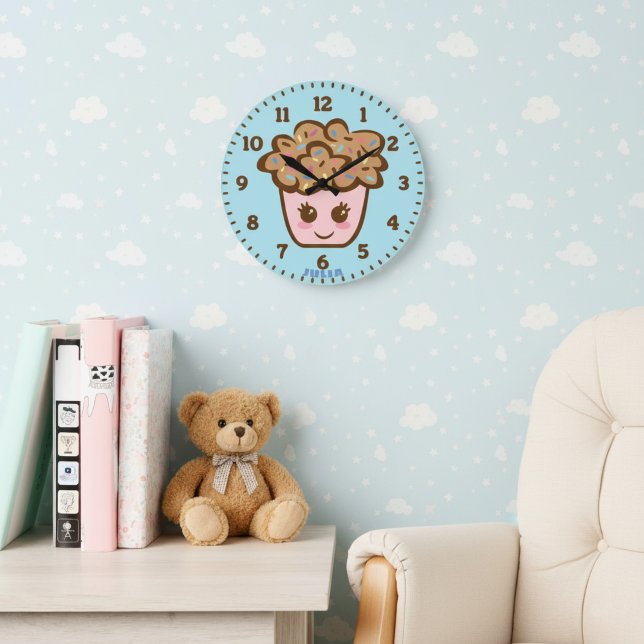 Reloj Redondo Grande Cute Cupcake Nursery Wall Clock with Name (Cute cupcake wall clock. Lovely accent for nursery or kid's room.)