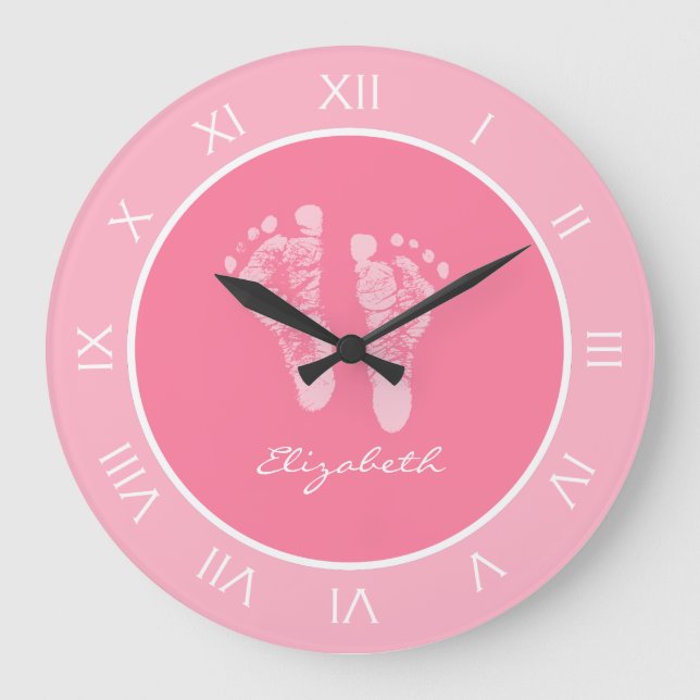 Reloj Redondo Grande Cute Pink Nursery Footprints With Baby Girl Name (Anverso)