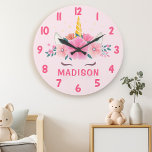 Reloj Redondo Grande Cuto unicornio Eyelashes Chicas de la pared de la<br><div class="desc">Cute Unicornio Eyelashes Chicas Bedroom Wall Clock. Este diseño presenta un hermoso unicornio rodeado de estrellas doradas y flores florales. Reloj de pared de fantasía mágico rosado para chicas. Personalice este diseño personalizado con su propio nombre o texto.</div>