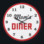Reloj Redondo Grande Diner de mamá<br><div class="desc">Un Rótulo vintage de Open Mom's Diner en un reloj de pared de estilo retro para su cocina ; un regalo gracioso le da una cena decoración en casa madre Día de la Madre padre día 50</div>