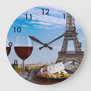 Reloj Redondo Grande Dos copas de vino en un café en París