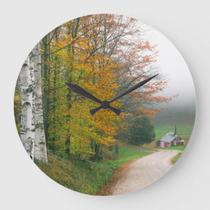 Reloj Redondo Grande EE.UU., Vermont. Casa De Azúcar Cerca De La Ciuda