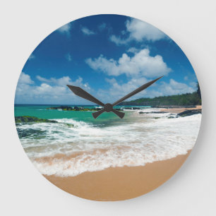 Reloj Redondo Grande EEUU, Kauai, Hawaii. Una Mujer Pasea Las Rocas