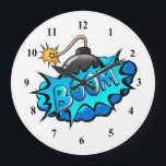 Reloj Redondo Grande ¡El auge de la bomba al estilo cómico pop!<br><div class="desc">Este retro estilo cómico Boom! es perfecto para cualquier coleccionista de superhéroes o fan boy. Los gráficos brillantes tienen líneas duras y colores llamativos.</div>