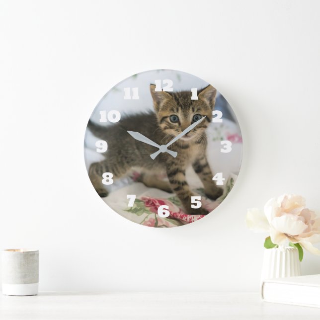Reloj Redondo Grande El Gatito De Tabby Cuyo Asombro Parece (Hogar)