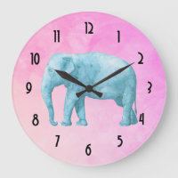 Elefante azul claro en acuarelas rosadas soñadoras
