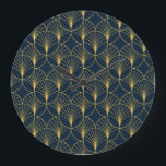 Reloj Redondo Grande Elegancia Art Deco: Motivos de fans<br><div class="desc">Elegante estilo Art Déco vintage sin inconvenientes, con motivos dorados en forma de ventilador sobre fondo azul oscuro. Textura abstracta geométrica Patrón de cosecha. Adopte el estilo nativo americano con este intrincado ilustracion. Elegancia vintage al estilo nativo americano. deco, patrón, sin costura, círculo, motivo, palma, ventilador, dorado, hoja, fondo, geométrico,...</div>