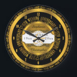 Reloj Redondo Grande Elegante 15° Aniversario del Boda Negro y Oro<br><div class="desc">Una vida de compromiso merece la calidad de un regalo personalizado. Que la pareja más importante sepa lo mucho que te inspiran con nuestro diseño original de 15 años en color negro y oro. Personaliza con nombres, fecha de boda y fecha de aniversario. Diseño original creado por Holiday Hearts Designs....</div>