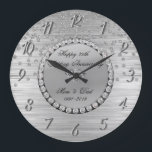 Reloj Redondo Grande Elegante aniversario Boda de diamantes plateados 2<br><div class="desc">Elegante reloj de aniversario de boda de diamantes de plata.</div>