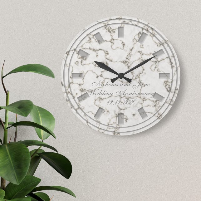 Reloj Redondo Grande Elegante Aniversario de la Boda Faux Marble Clock (Just add your names and wedding anniversary date to this faux marble wall clock)