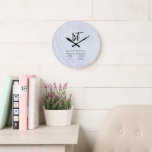 Reloj Redondo Grande Elegantes olas de Boda moderno Aniversario Keepsak<br><div class="desc">Un elegante reloj de aniversario boda personalizado con un patrón de fondo geométrico moderno de olas, tipografía moderna y un toque de caligrafía moderna en el número de aniversario. Un lindo regalo de boda personalizado para una pareja joven -y joven en el corazón- que celebra su primer, tercer, quinto, 10,...</div>
