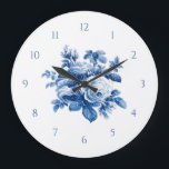 Reloj Redondo Grande Elegantes Rosas azules de China<br><div class="desc">Elegante y moda romántico pintoresco china rosas de vintage azul y follaje sobre fondo blanco limpio con números de personalizable.</div>