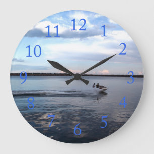 Reloj Redondo Grande En bote en el lago Kingston, Ontario.