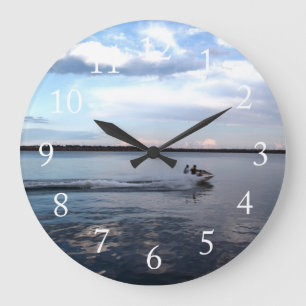 Reloj Redondo Grande En bote en el lago Kingston, Ontario.