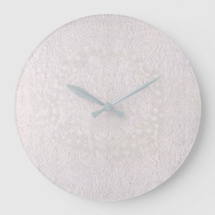Reloj Redondo Grande Encaje decorativo rosa sobre blanco
