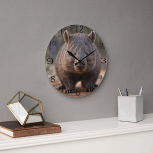 Reloj Redondo Grande "Encanto Chubby: El Adorable Wombat Australiano"