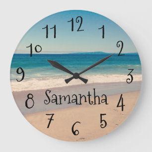 Reloj Redondo Grande Escena de playa aqua personalizada con texto negro